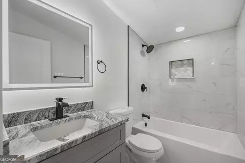Bath - 1559 Bartley Rd, Lagrange, GA 30240 photo 2 of 5