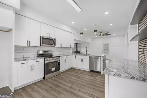 Kitchen - 1559 Bartley Rd, Lagrange, GA 30240 photo 2 of 2