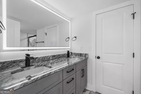 Bath - 1559 Bartley Rd, Lagrange, GA 30240 photo 3 of 5