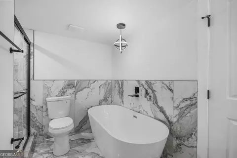 Bath - 1559 Bartley Rd, Lagrange, GA 30240 photo 4 of 5