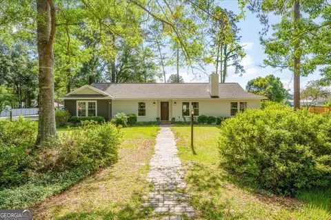 670 Hillmont Dr, Waycross, GA 31503