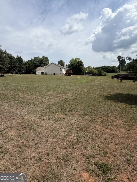 Exterior - 1313 Crestview Rd, Winder, GA 30680 photo 6 of 6
