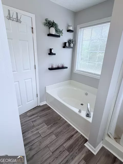 Bath - 1313 Crestview Rd, Winder, GA 30680 photo 2 of 3