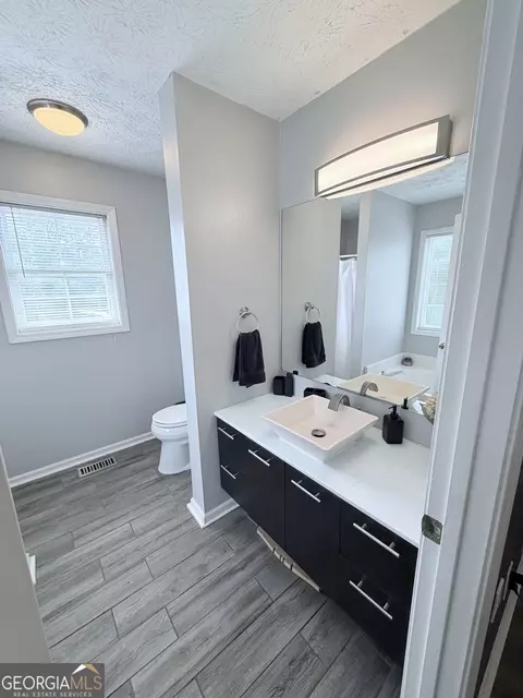 Bath - 1313 Crestview Rd, Winder, GA 30680 photo 1 of 3