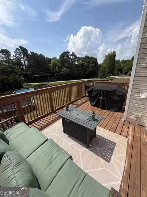 Exterior - 1313 Crestview Rd, Winder, GA 30680 photo 3 of 6