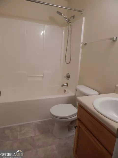Bath - 304 Lenox Cir, Lagrange, GA 30241 photo 3 of 3