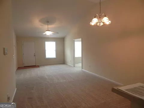 Living - 304 Lenox Cir, Lagrange, GA 30241 photo 2 of 3