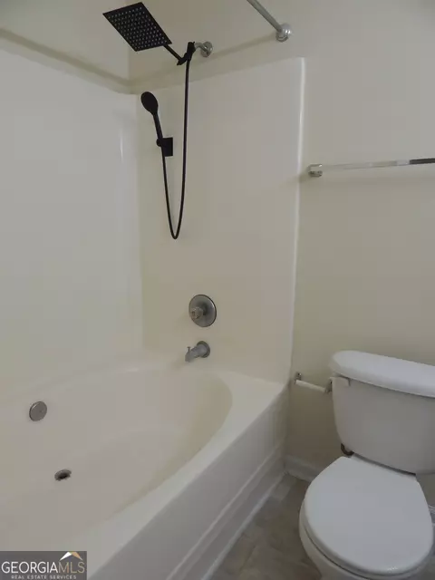 Bath - 304 Lenox Cir, Lagrange, GA 30241 photo 2 of 3