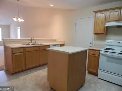 Kitchen - 304 Lenox Cir, Lagrange, GA 30241 photo 3 of 4
