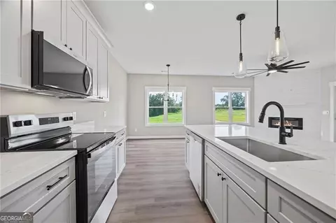 Kitchen - 693 Racetrack Rd, Toccoa, GA 30577 photo 3 of 3