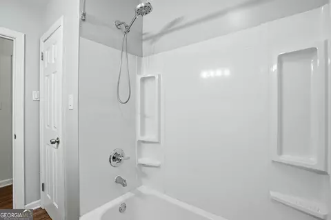 Bath - 243 S Myrtle St, Winder, GA 30680 photo 4 of 4