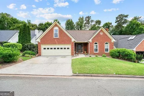 300 Shelli Ln, Roswell, GA 30075