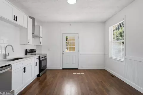 Entry Way - 505 E 3rd St NE, Rome, GA 30161 photo 1 of 1