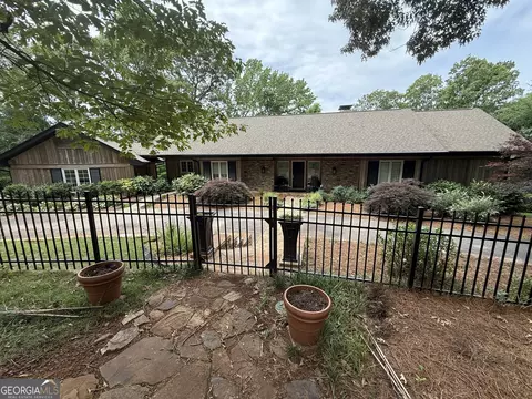 4 River Mist Dr, Lagrange, GA 30240