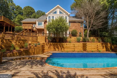 4070 Runnymede Dr SW, Lilburn, GA 30047