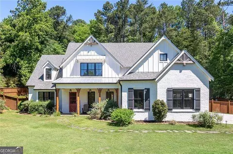 1009 Davenport Cir, Powder Springs, GA 30127