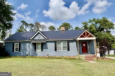 348 S Victory Dr, Lyons, GA 30436