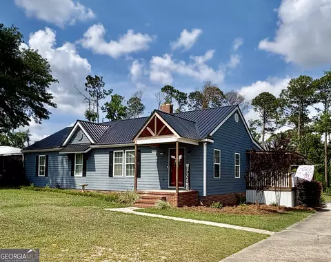 Exterior - 348 S Victory Dr, Lyons, GA 30436 photo 4 of 13