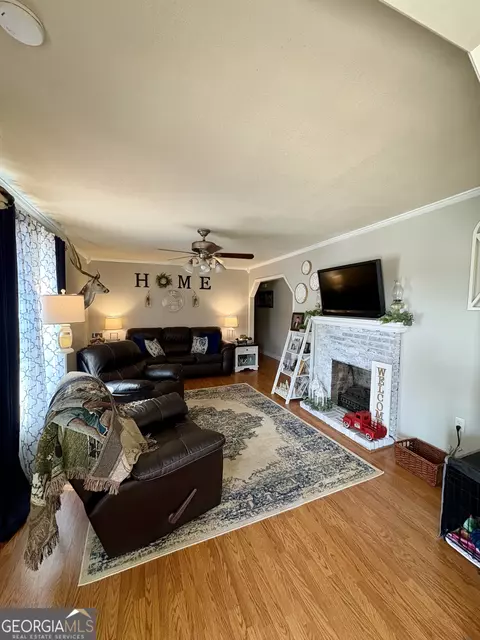 Living - 348 S Victory Dr, Lyons, GA 30436 photo 1 of 1
