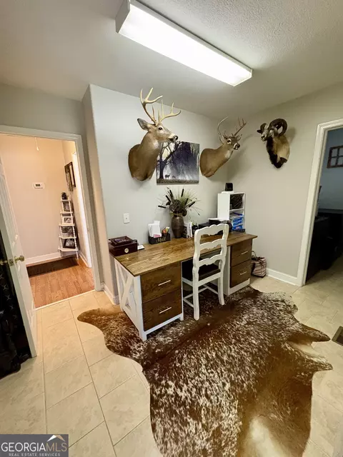 Entry Way - 348 S Victory Dr, Lyons, GA 30436 photo 2 of 3
