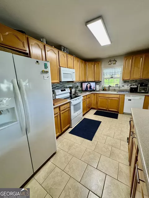 Kitchen - 348 S Victory Dr, Lyons, GA 30436 photo 1 of 2