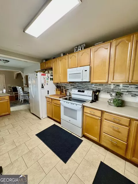 Kitchen - 348 S Victory Dr, Lyons, GA 30436 photo 2 of 2