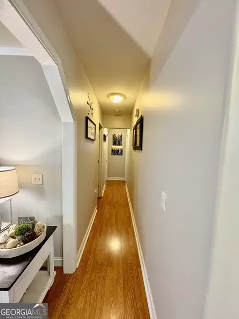 Entry Way - 348 S Victory Dr, Lyons, GA 30436 photo 3 of 3