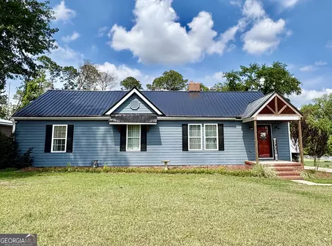 Exterior - 348 S Victory Dr, Lyons, GA 30436 photo 2 of 13