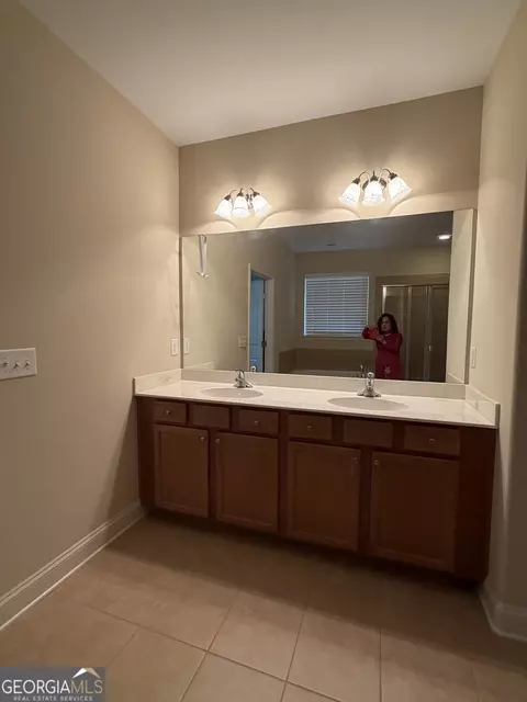 Bath - 4624 Jack Nicklaus St, Duluth, GA 30096 photo 2 of 3
