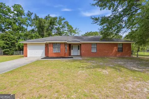 39 Henry Ln, Hinesville, GA 31313