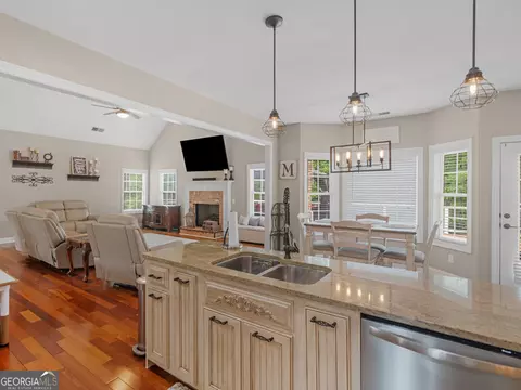 Kitchen - 221 Hummingbird Ct, Hampton, GA 30228 photo 7 of 9