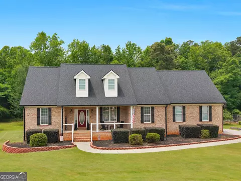 221 Hummingbird Ct, Hampton, GA 30228