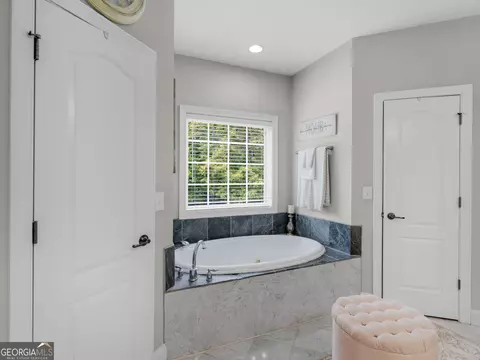 Bath - 221 Hummingbird Ct, Hampton, GA 30228 photo 2 of 7