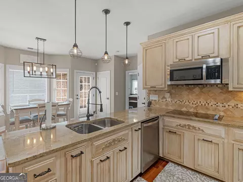 Kitchen - 221 Hummingbird Ct, Hampton, GA 30228 photo 9 of 9