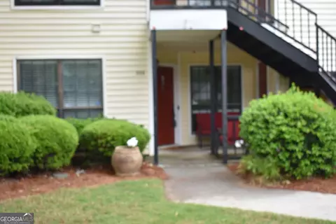 555 Windchase Ln, Stone Mountain, GA 30083