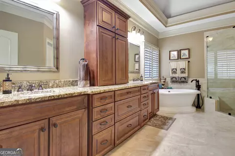 Bath - 100 Wickham Dr, Tyrone, GA 30290 photo 2 of 15