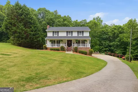 Exterior - 129 Foxdale Ct, Toccoa, GA 30577 photo 4 of 17