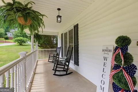 Exterior - 129 Foxdale Ct, Toccoa, GA 30577 photo 5 of 17