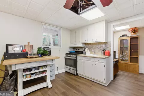 Kitchen - 129 Foxdale Ct, Toccoa, GA 30577 photo 7 of 7
