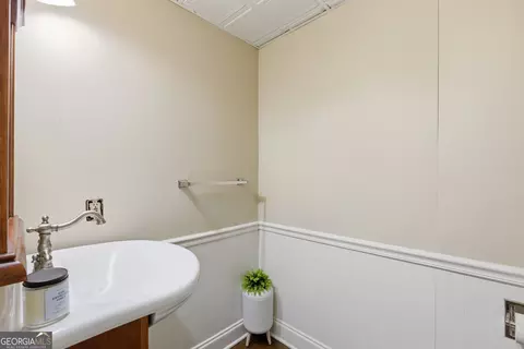 Bath - 129 Foxdale Ct, Toccoa, GA 30577 photo 6 of 7