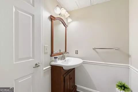 Bath - 129 Foxdale Ct, Toccoa, GA 30577 photo 7 of 7