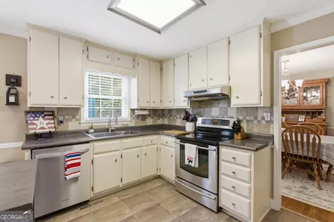 Kitchen - 129 Foxdale Ct, Toccoa, GA 30577 photo 1 of 7