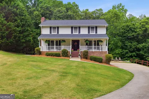 Exterior - 129 Foxdale Ct, Toccoa, GA 30577 photo 2 of 17