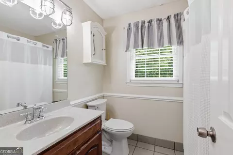 Bath - 129 Foxdale Ct, Toccoa, GA 30577 photo 5 of 7