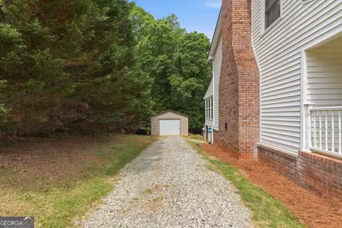 Exterior - 129 Foxdale Ct, Toccoa, GA 30577 photo 13 of 17