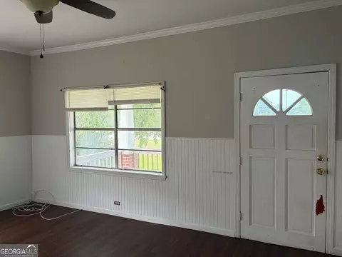 Living - 9081 E Oglethorpe Hwy, Midway, GA 31320 photo 1 of 3