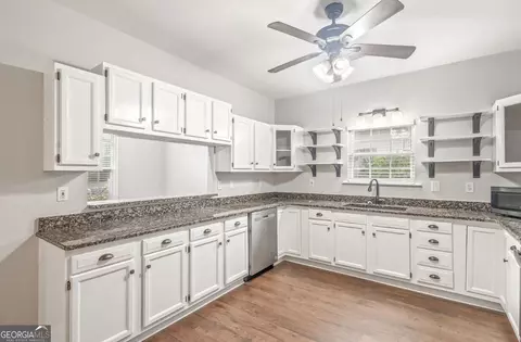 Kitchen - 82 Newton Rd, Lagrange, GA 30240 photo 3 of 5