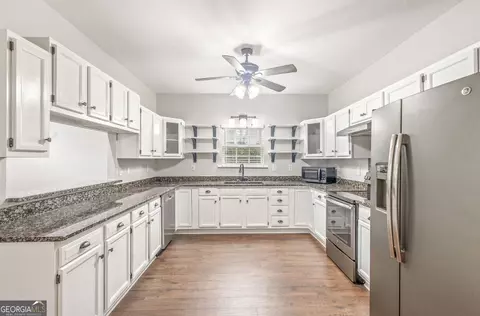 Kitchen - 82 Newton Rd, Lagrange, GA 30240 photo 2 of 5