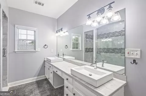 Bath - 82 Newton Rd, Lagrange, GA 30240 photo 2 of 4