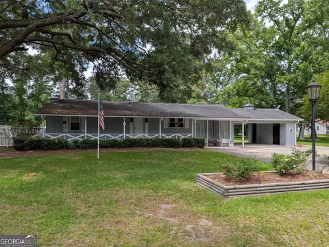 642 Island Dr, Midway, GA 31320